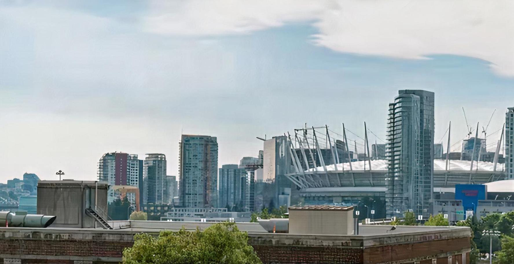 Modern, Bright & Central 1-Bed Downtown Apt Close To Rogers Arena Vancouver Exterior photo