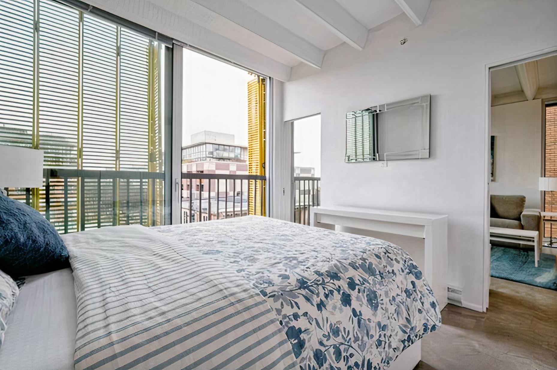 Modern, Bright & Central 1-Bed Downtown Apt Close To Rogers Arena Vancouver Exterior photo